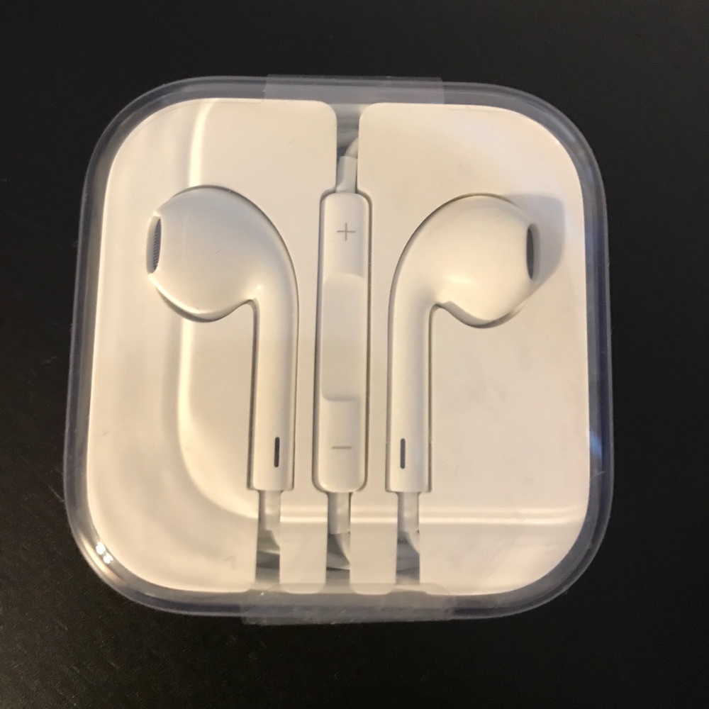EarPods with 3.5 mm Headphone Plug