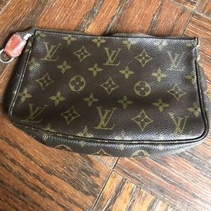 Louis vuitton clutch