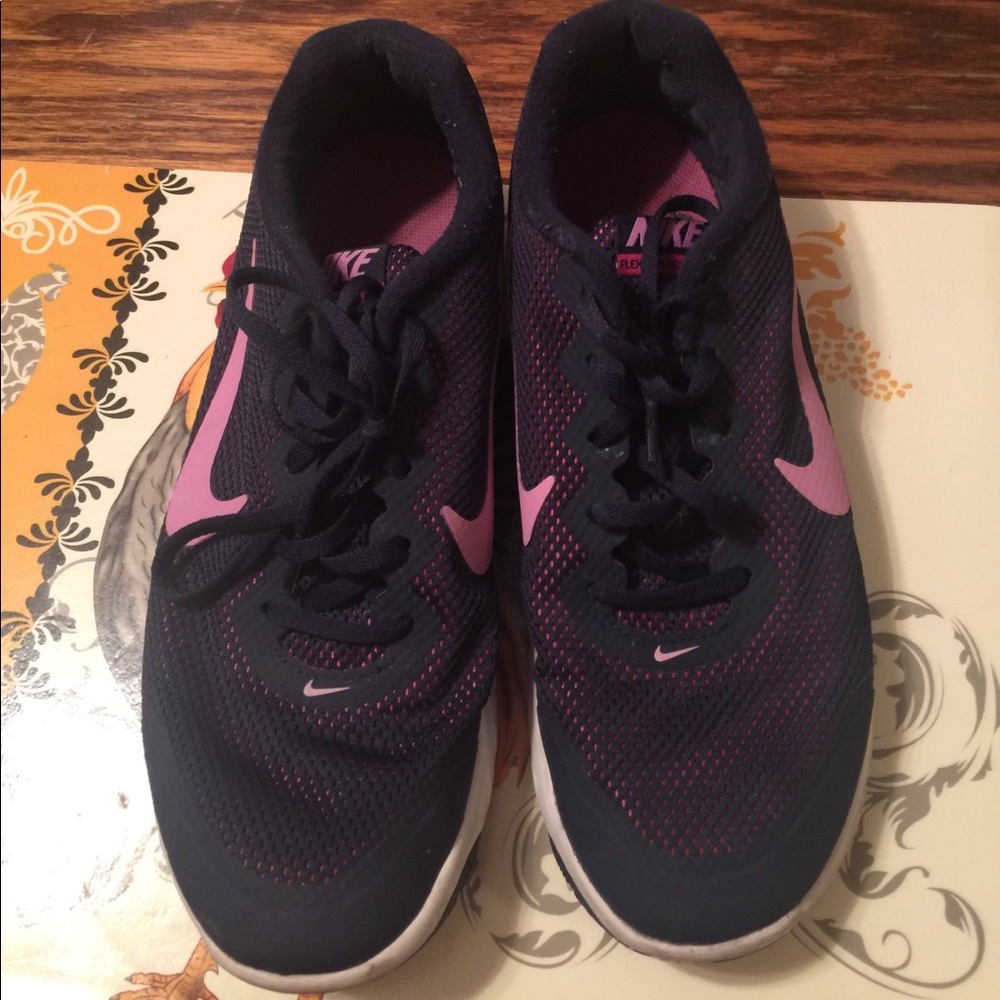 NIKE RUNNING SHOES