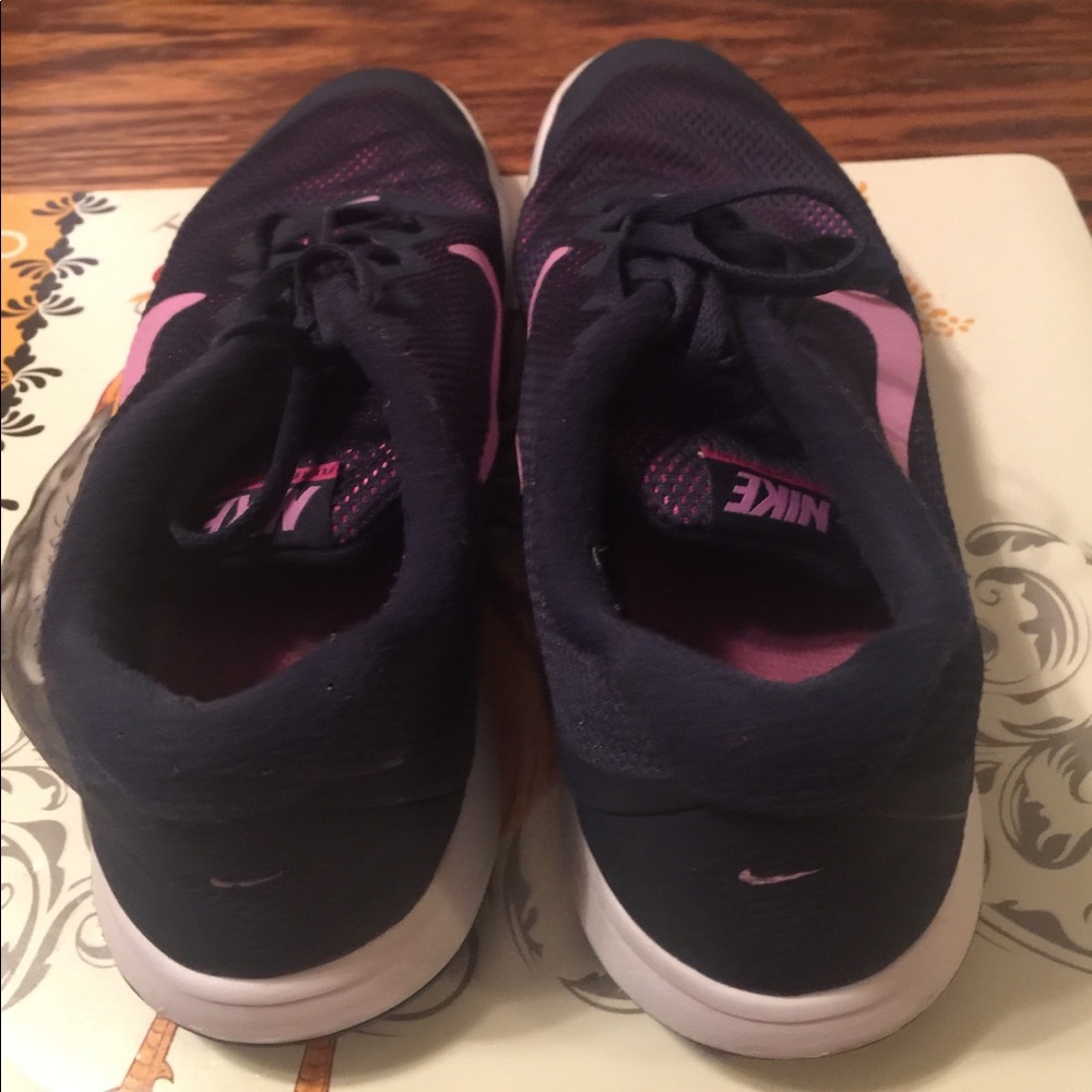 NIKE RUNNING SHOES - Picture 2 of 3