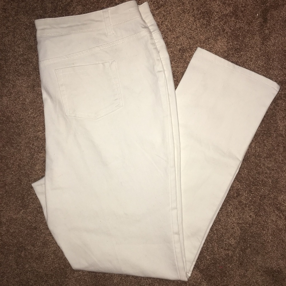 BNWT! White Ashley Stewart Jeans sz 18