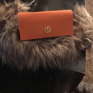 Sunglasess case really nice is like new!