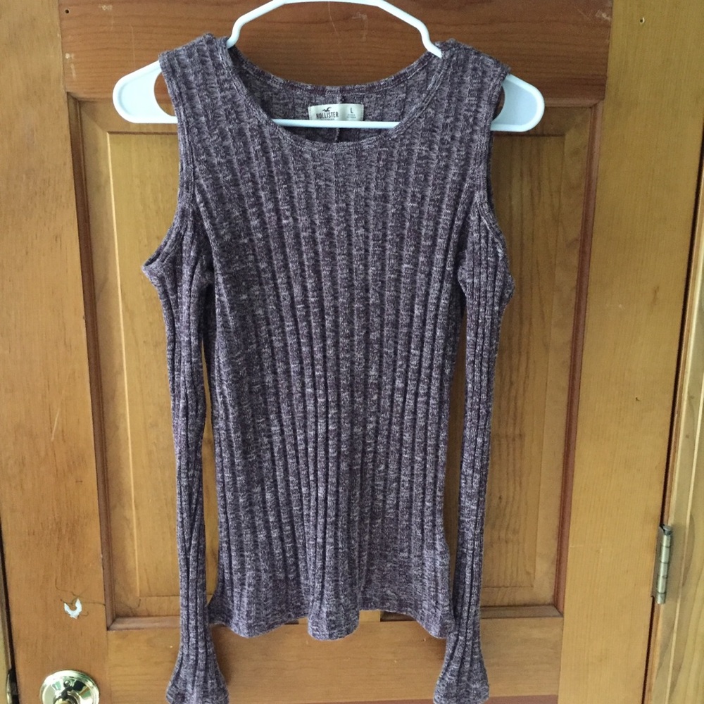 Hollister Long sleeve w/ cut out