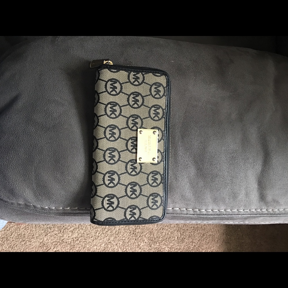 Michael kors wallet