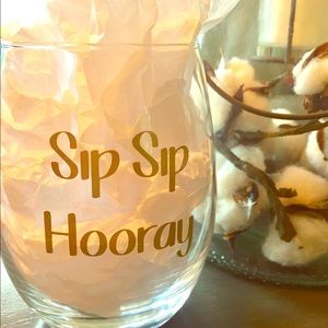 Graphic Wine Glass - Sip Sip Hooray