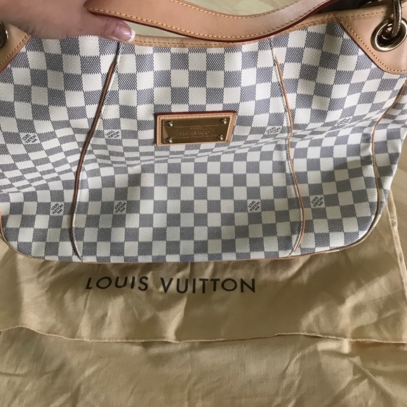 Authentic LV bag - Picture 1 of 4