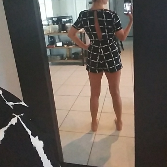 HOT Romper 🔥 - Picture 4 of 8