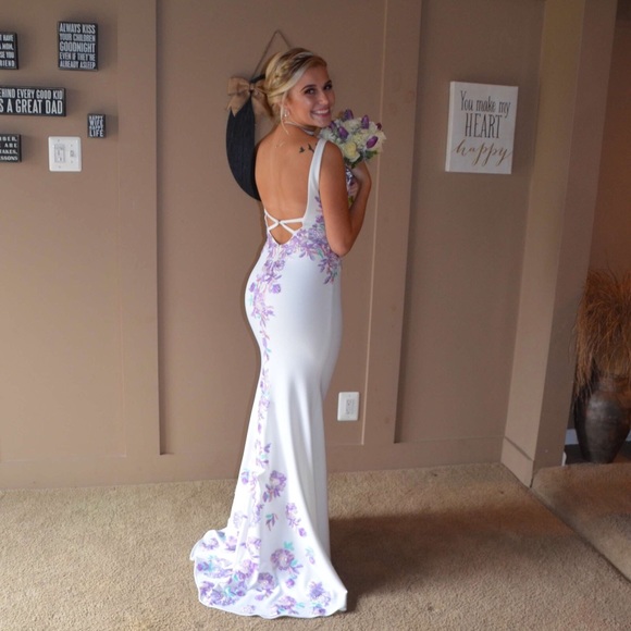 Meet your Posher, Lisa - Picture 2 of 4