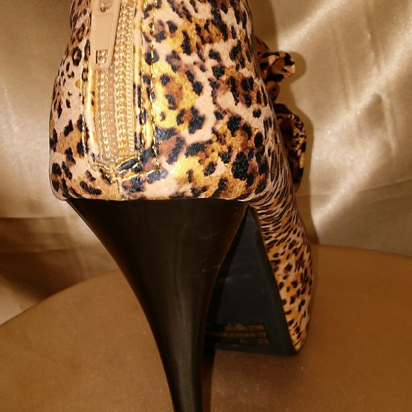 Open toed ankle boot - Picture 3 of 3