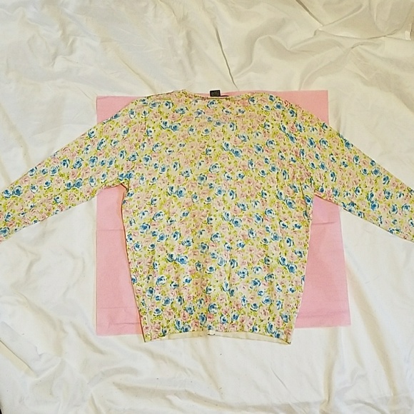 Beautiful cardigan. - Picture 2 of 4