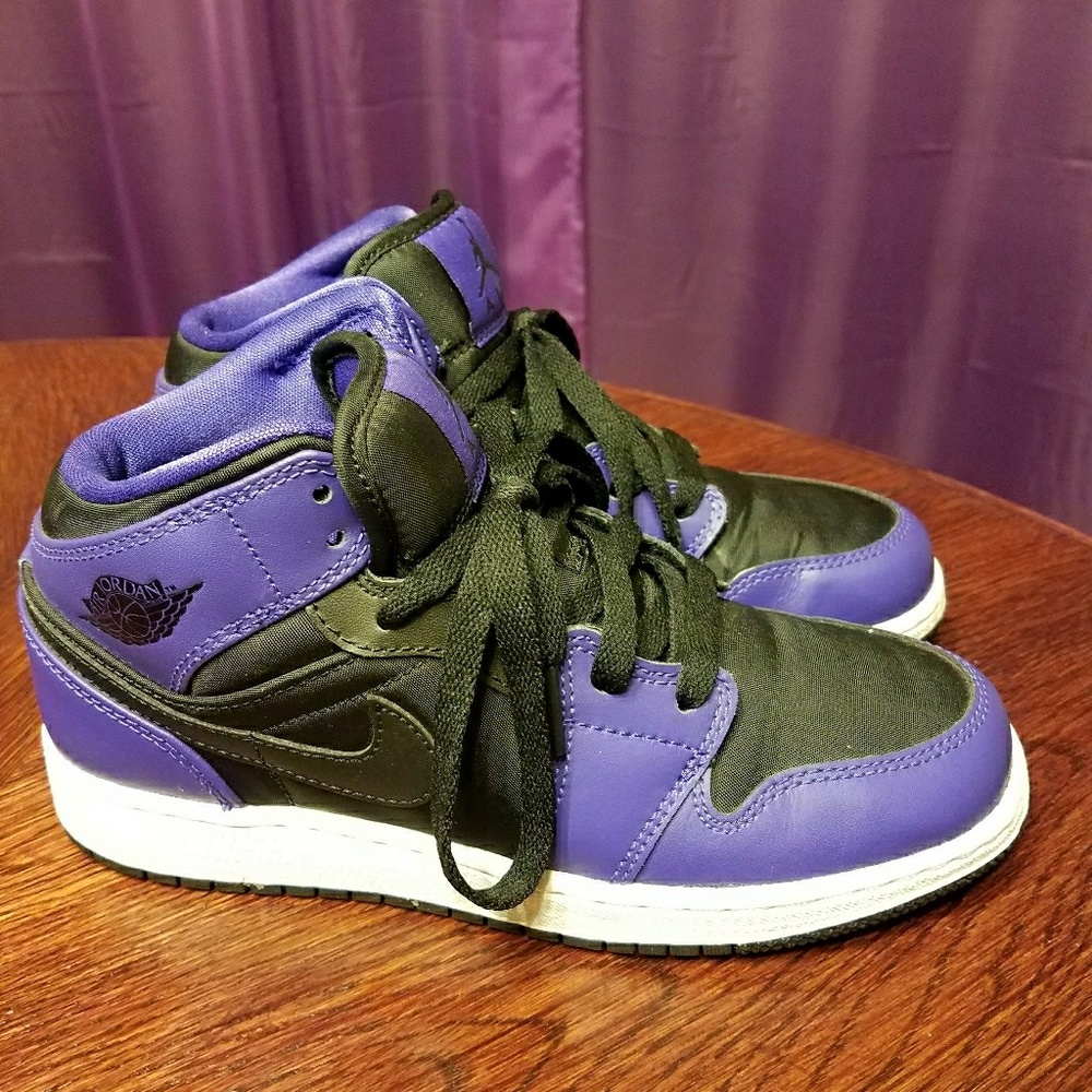 Jordans youth size 4