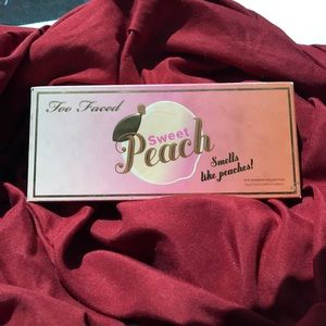 Too Faced Sweet Peach Eyeshadow Pallet