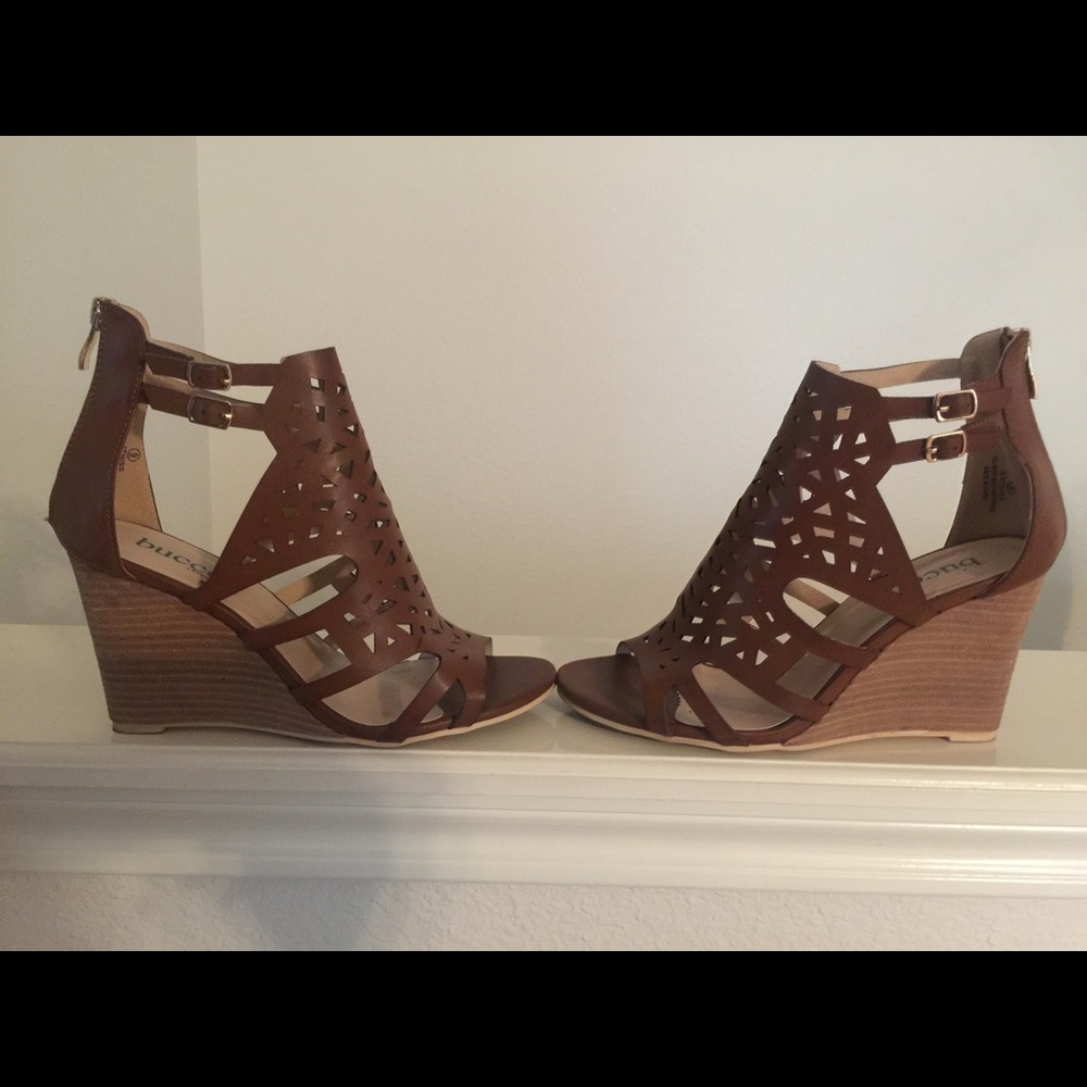 Women's Bucco wedge heels - size 9