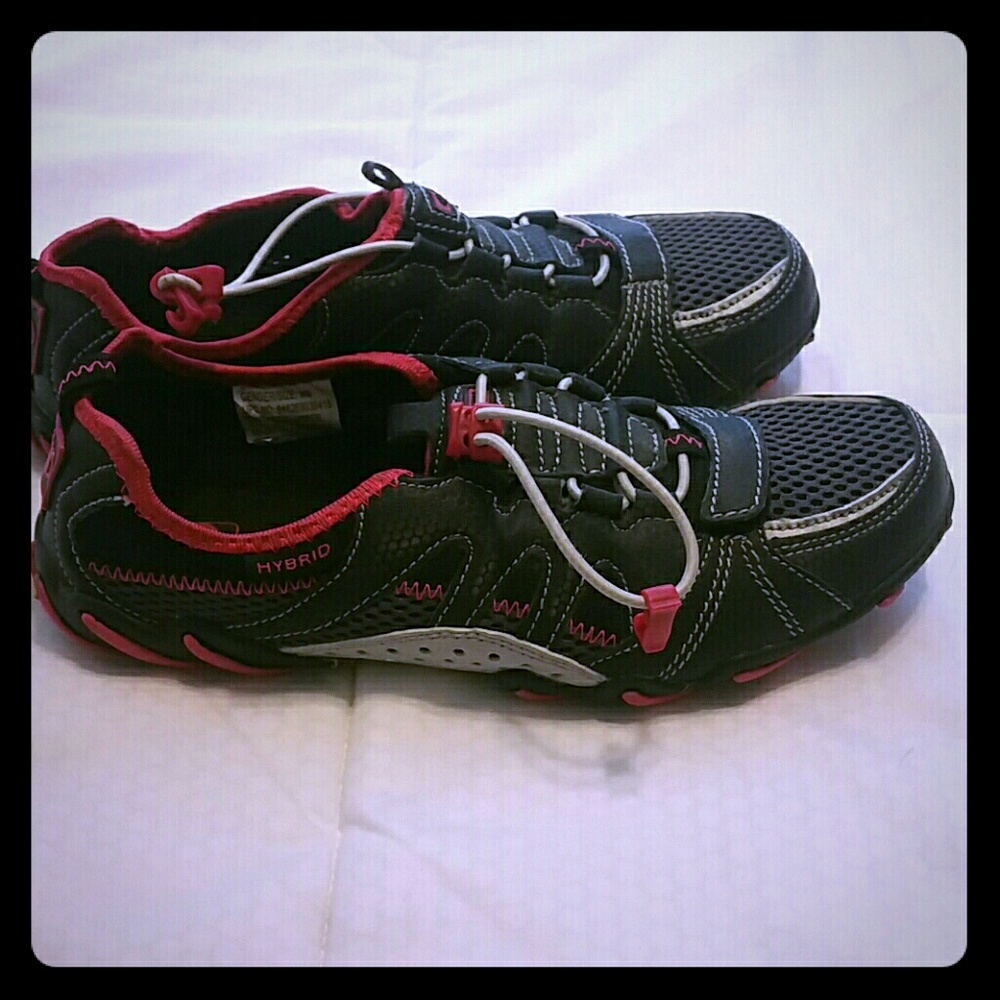 Women's stylish water shoes