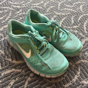 Size 8 - used Nike running shoes - blue