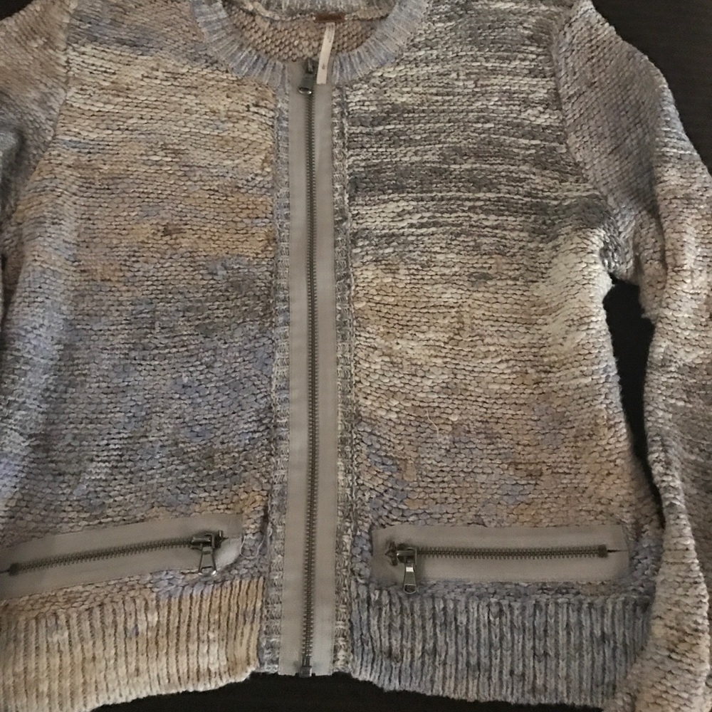FREE PEOPLE ---SHORT WAISTED ADORABLE ZIP SWEATER - Picture 3 of 6
