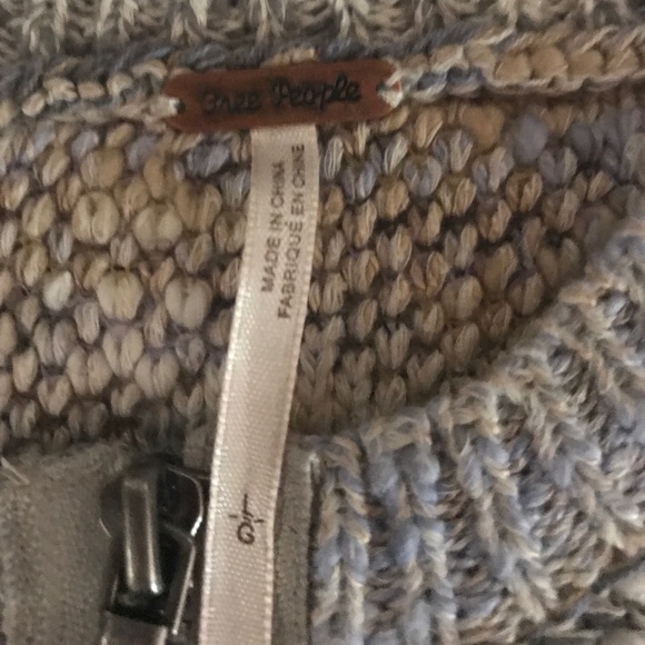 FREE PEOPLE ---SHORT WAISTED ADORABLE ZIP SWEATER - Picture 2 of 6