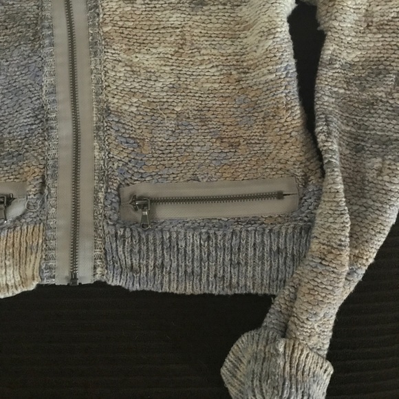 FREE PEOPLE ---SHORT WAISTED ADORABLE ZIP SWEATER - Picture 4 of 6