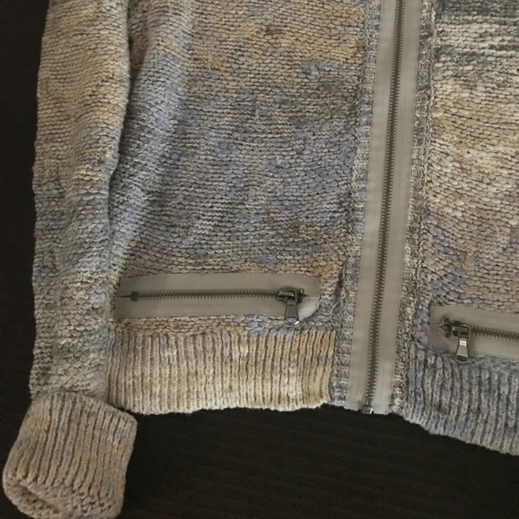 FREE PEOPLE ---SHORT WAISTED ADORABLE ZIP SWEATER - Picture 5 of 6