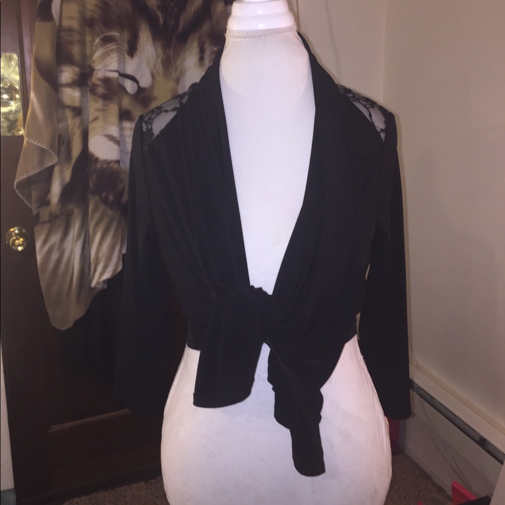🆑FINAL PRICE‼️ Kinda like a Shaw very light coat for over dresses