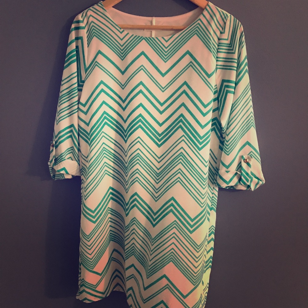 Quarter sleeve chevron dress