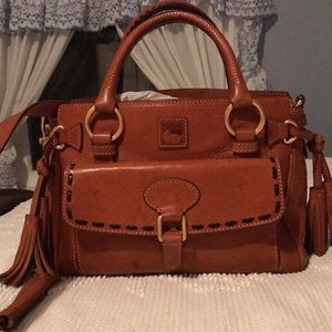 Dooney Florentine Medium pocket Satchel in natural