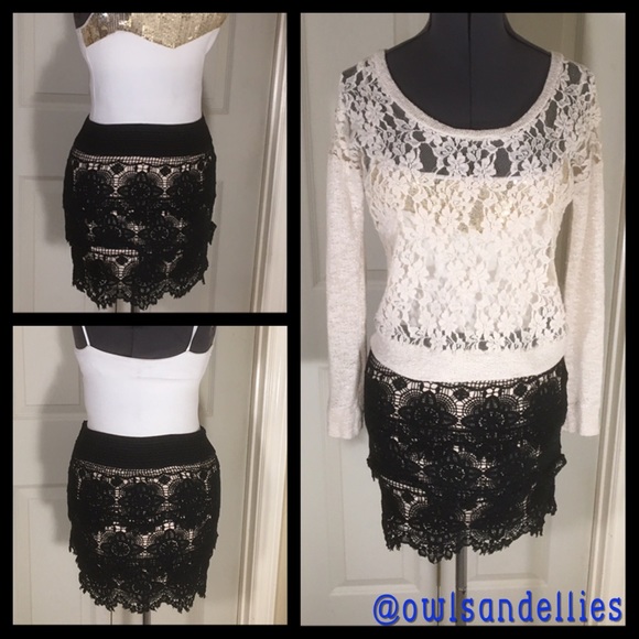 Black Lace Mini-Skirt - Picture 2 of 3