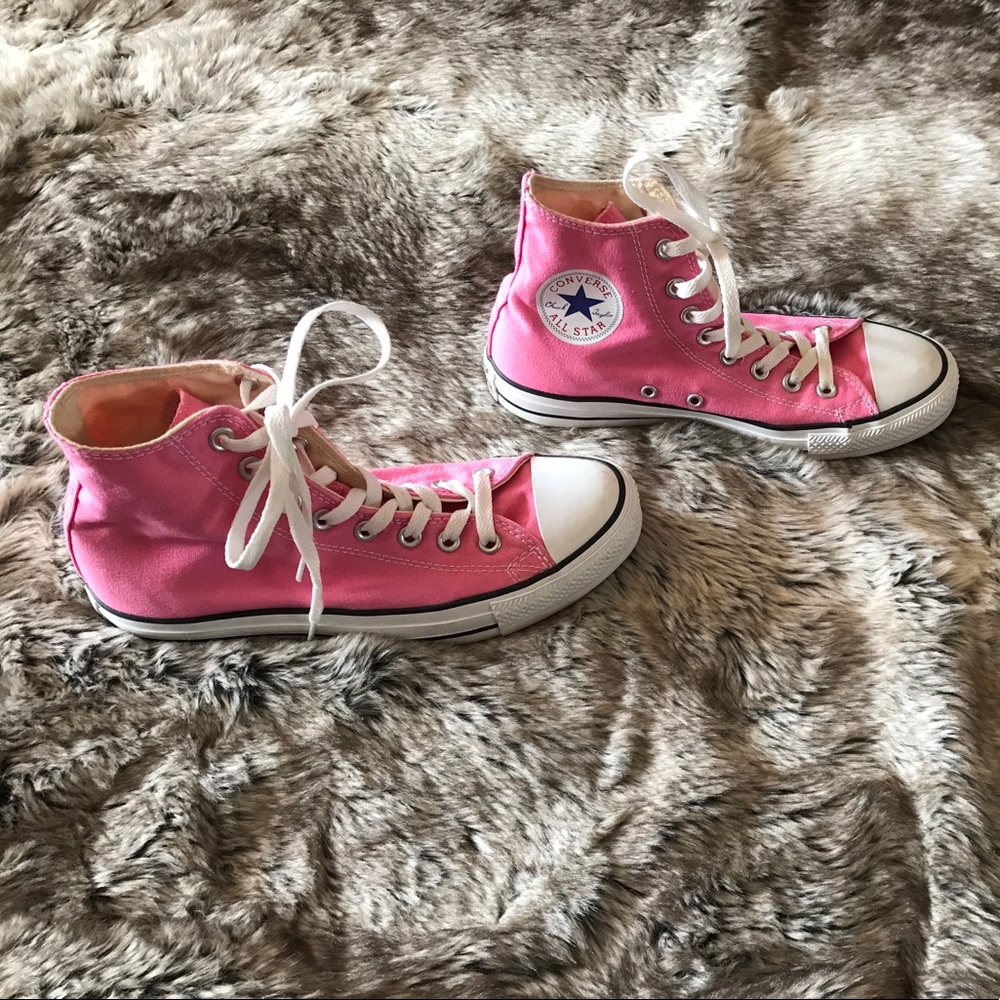 🆕Pink high top converse