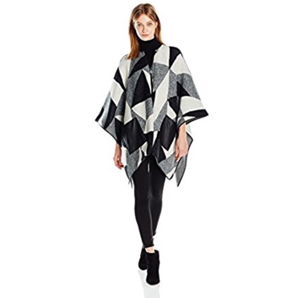 ❗️Final Sale❗️Geometric Poncho by Steve Madden