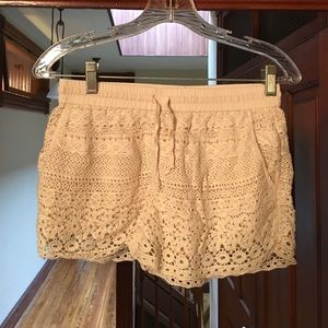 Drawstring crocheted cream colored shorts - size S