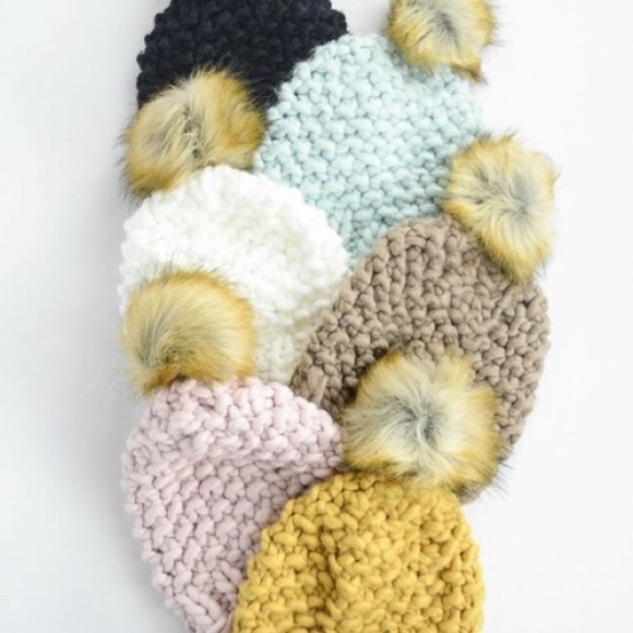Last 1 โฌ๏ธ ๐ White Pom Pom Beanies - Picture 2 of 2