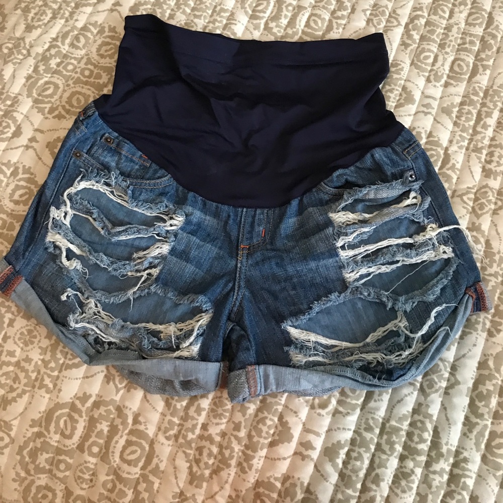 Pink lily boutique maternity shorts!