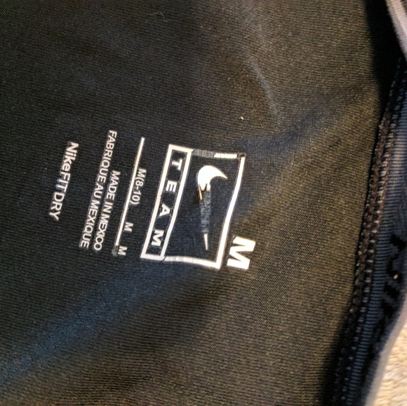 Nike workout shirt - Picture 2 of 3