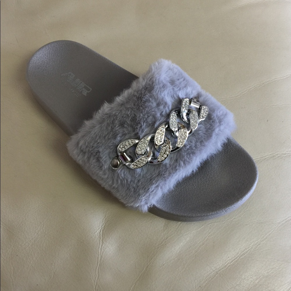 Grey slip-in