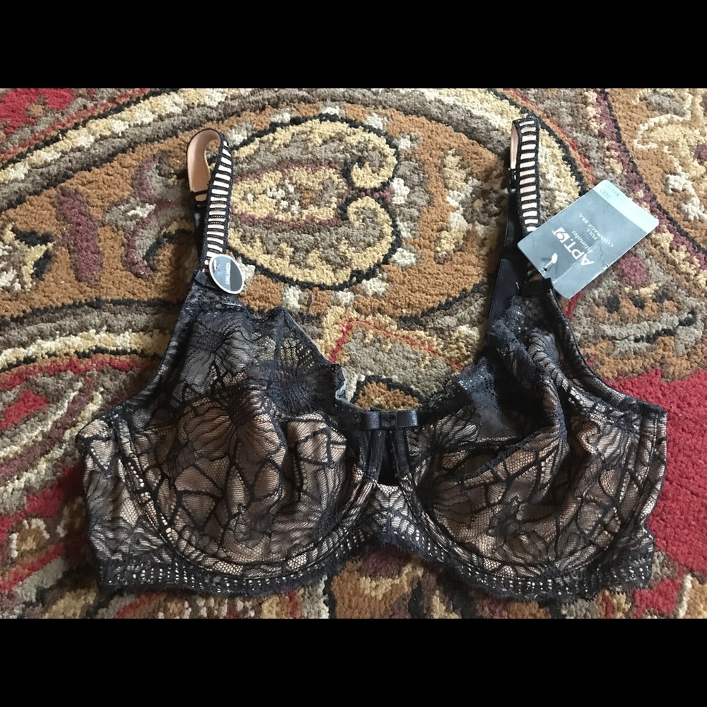 Full coverage bra