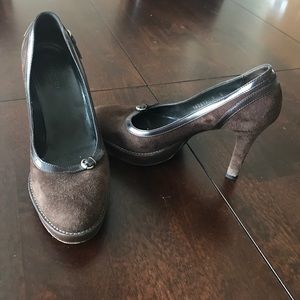 Gucci Size 7 brown suede 4" heel