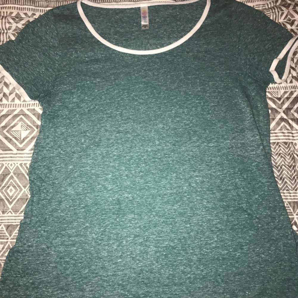 EUC medium Lularoe Classic T ❤️final price drop❤️