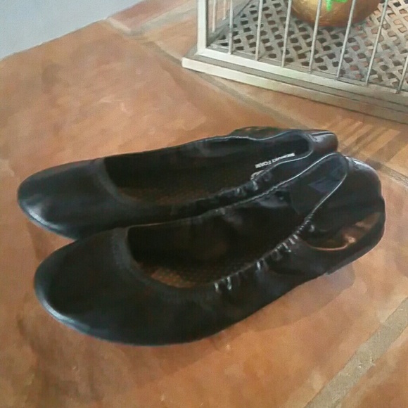 black ballet flats wide width