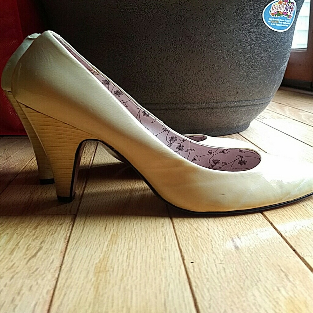 Cream Off White Brand New Aldo Heels / Pumps sz 6