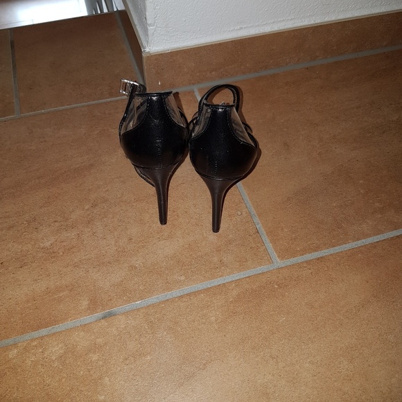 BCBG heels - Picture 4 of 4