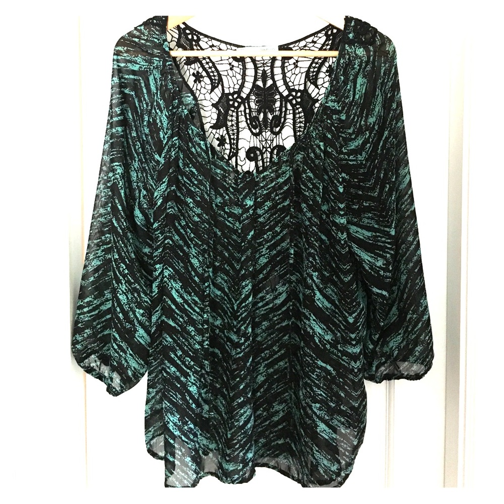 Fun flirty teal and black lace tunic!