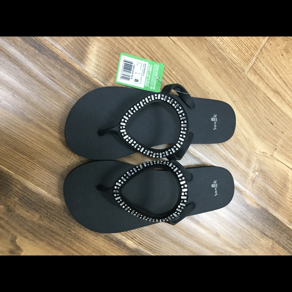 NWT sanuk flip flops