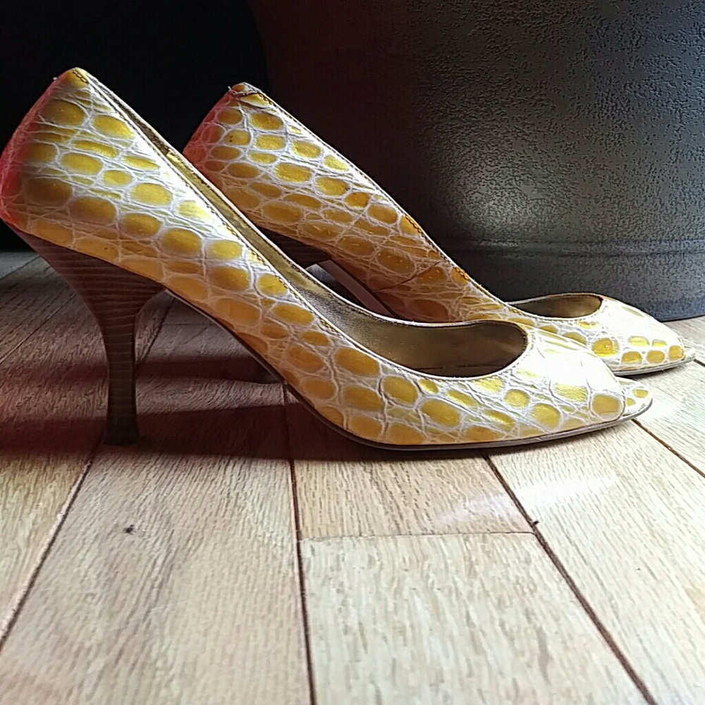 Enzo Angiolini MAYLIE Gold Crocodile Peep Toe Pump