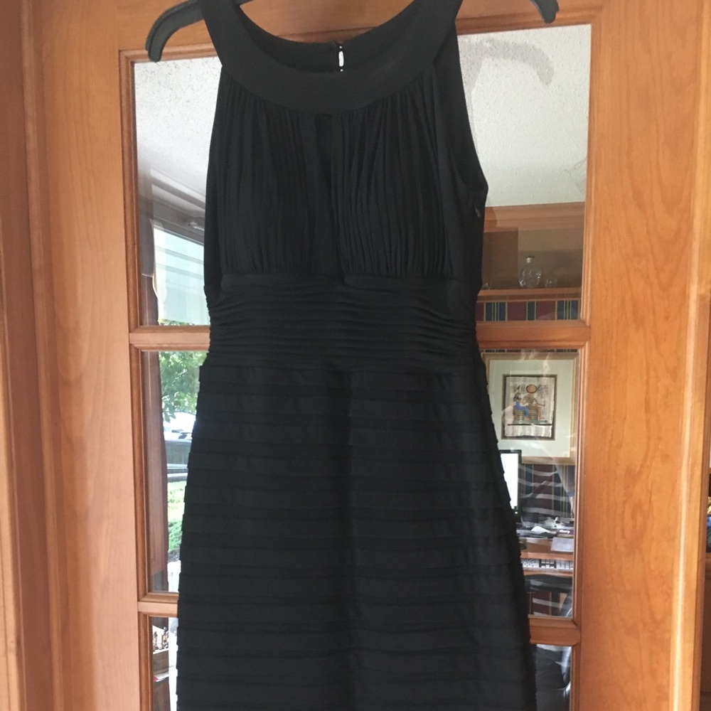 STUNNING FITTED BLACK DRESS MELROSE Size 4