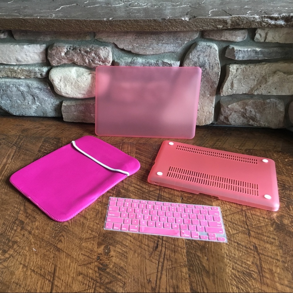 Laptop case and accessories. Size 13*9.