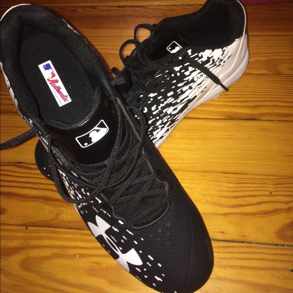 Under Armour Leadoff Low cleats size 15