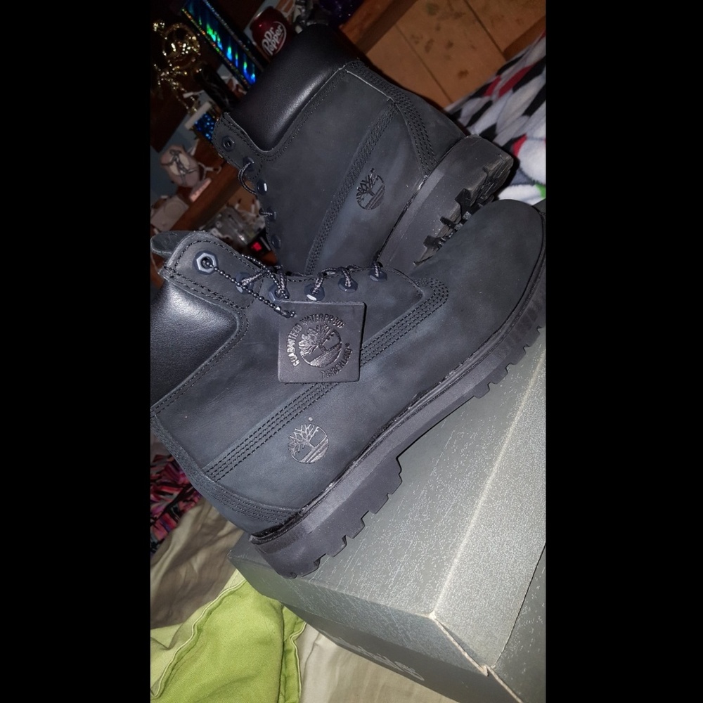 Women's Blacked-out Timberland boots
