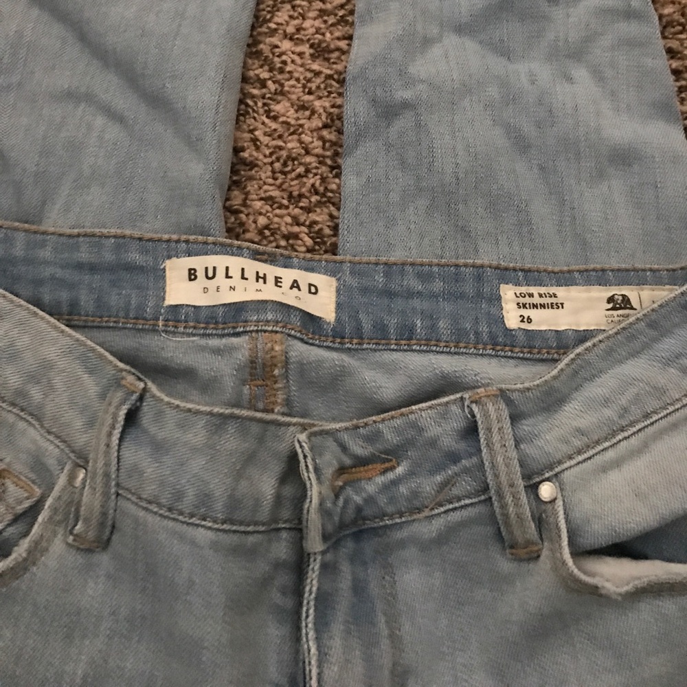 Bullhead light wash skinny jeans - Picture 2 of 3