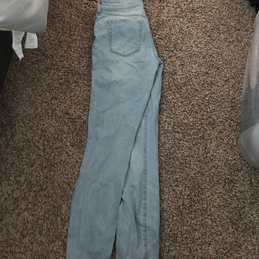 Bullhead light wash skinny jeans - Picture 3 of 3