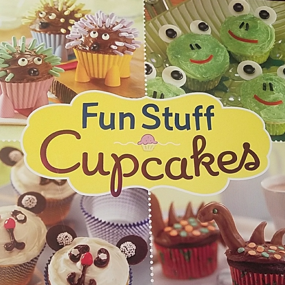 Bundle of goodies cookbooks - Picture 4 of 5